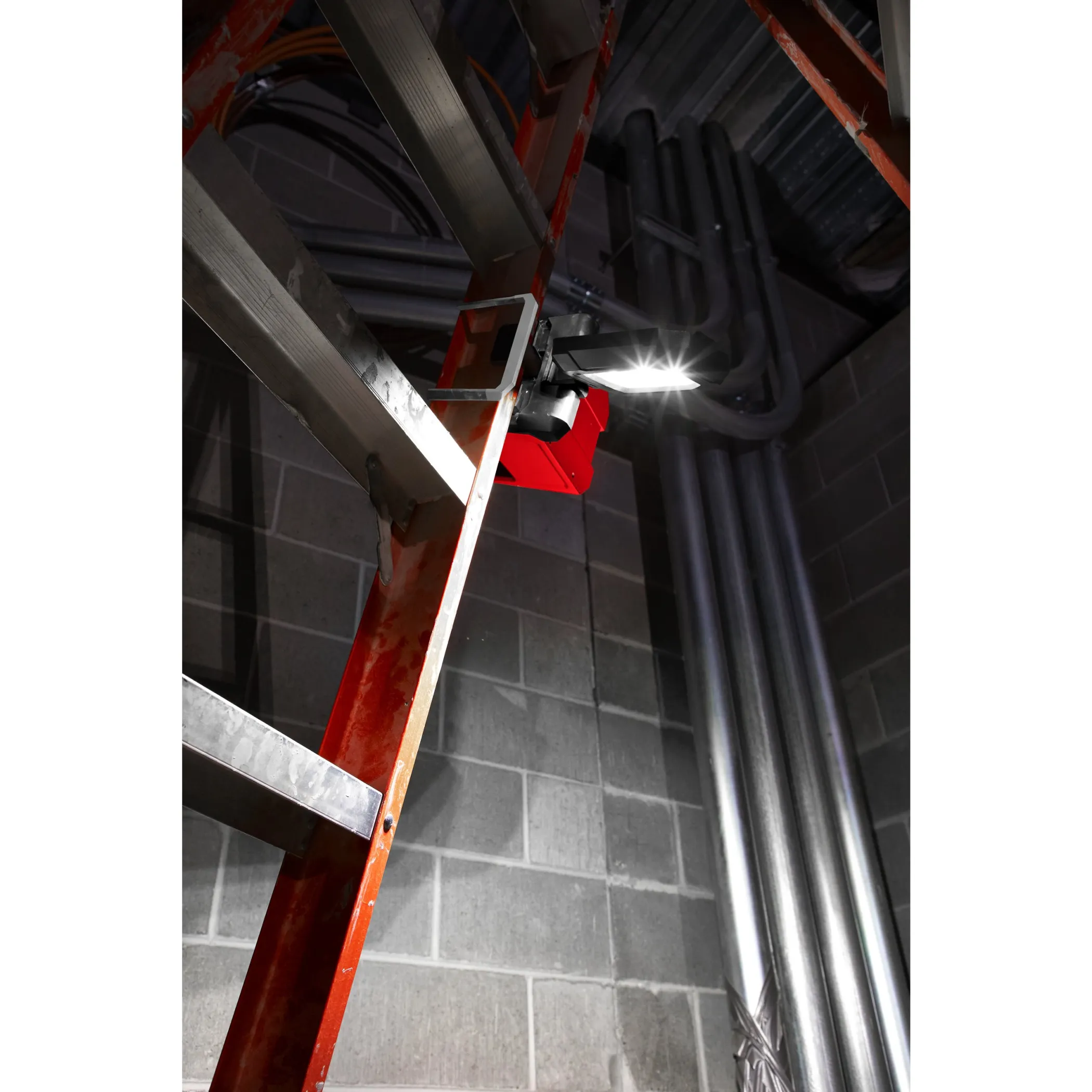Аккумуляторный светодиодный фонарь с шарнирным световым блоком Milwaukee M18 PAL-0  (Арт. 4933464105)