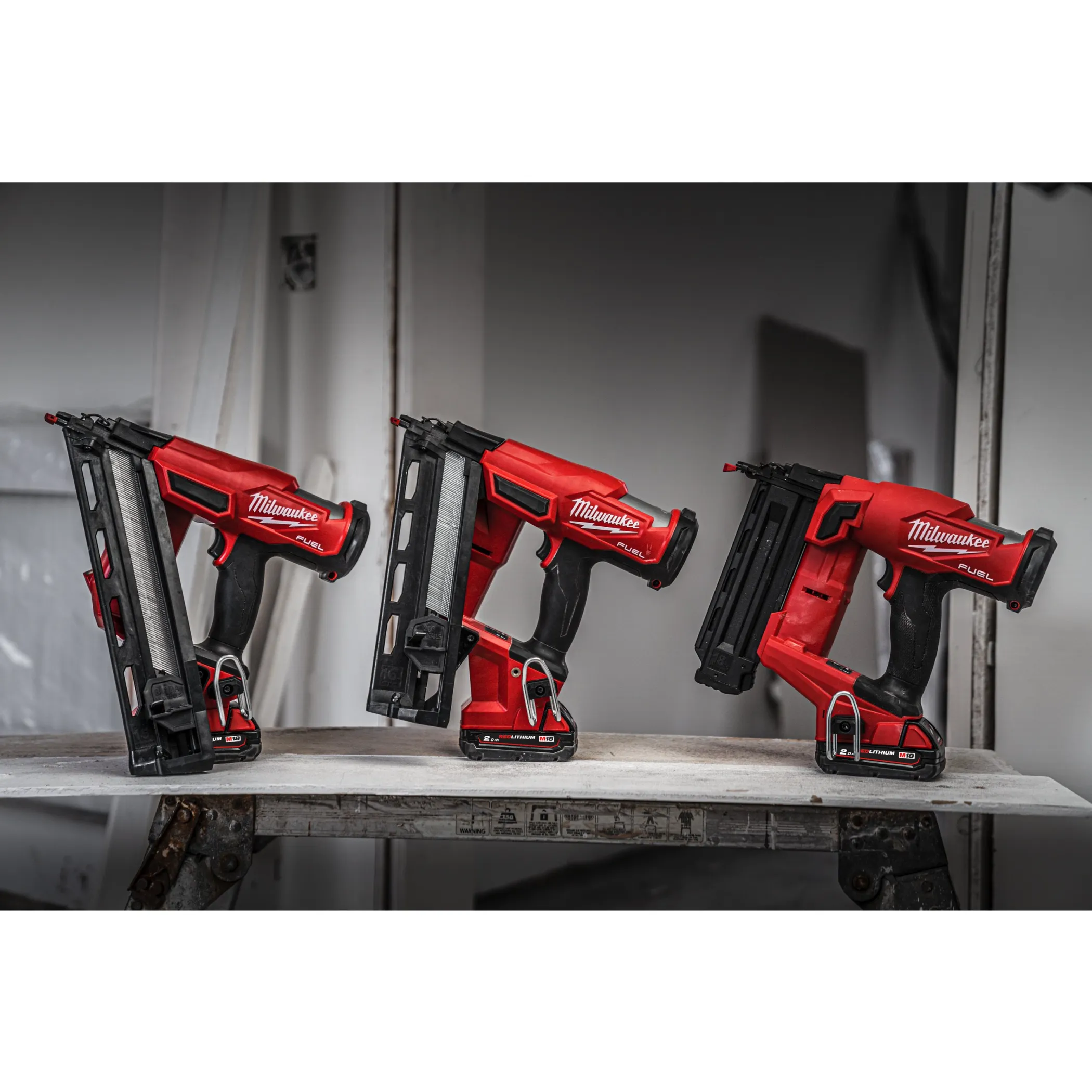 Аккумуляторный гвоздезабиватель(нейлер) с наклонным магазином Milwaukee M18 FN16GA-202X FUEL (Арт. 4933478092)