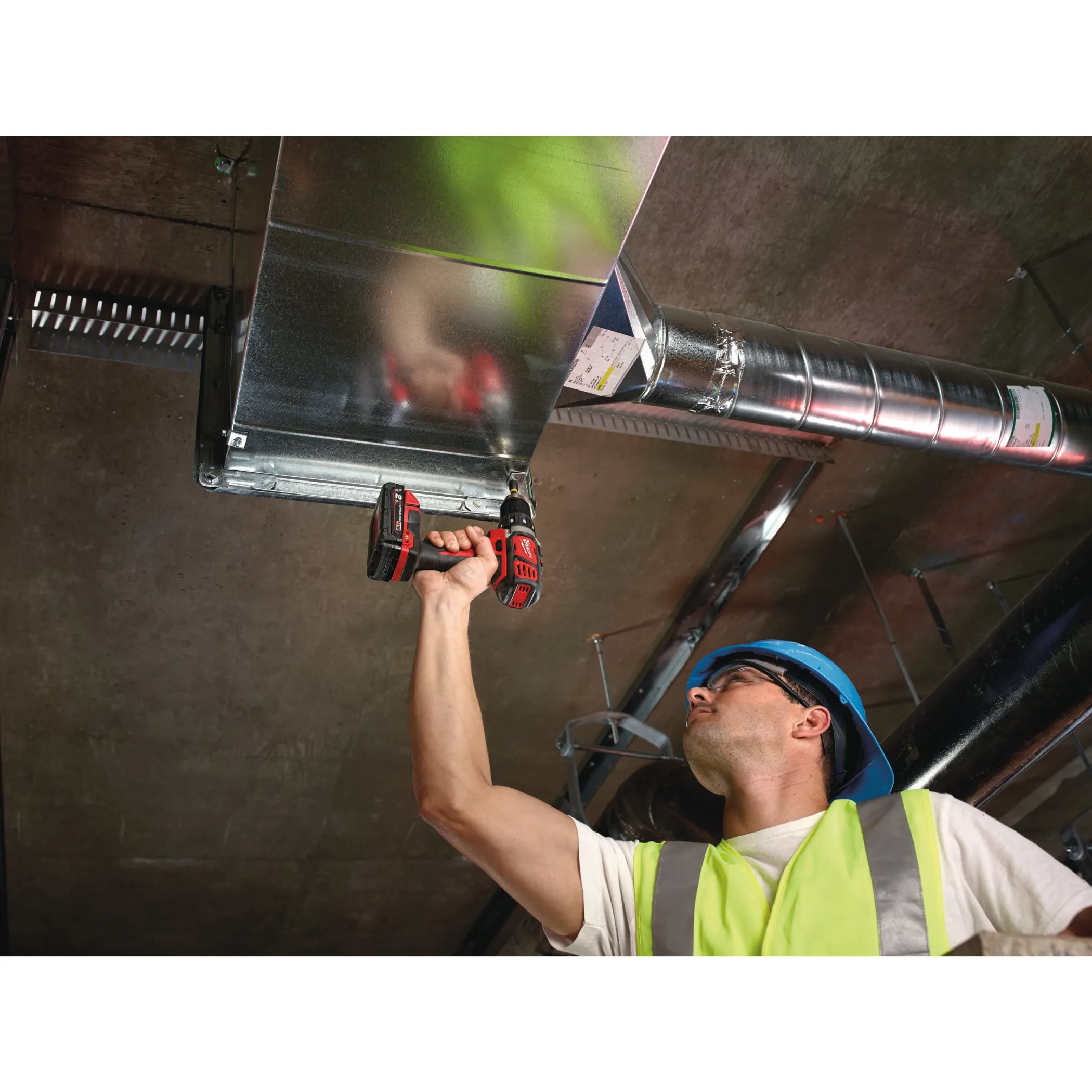 Аккумуляторная безударная дрель-шуруповерт Milwaukee M18 BDD-202C  (Арт. 4933443555)