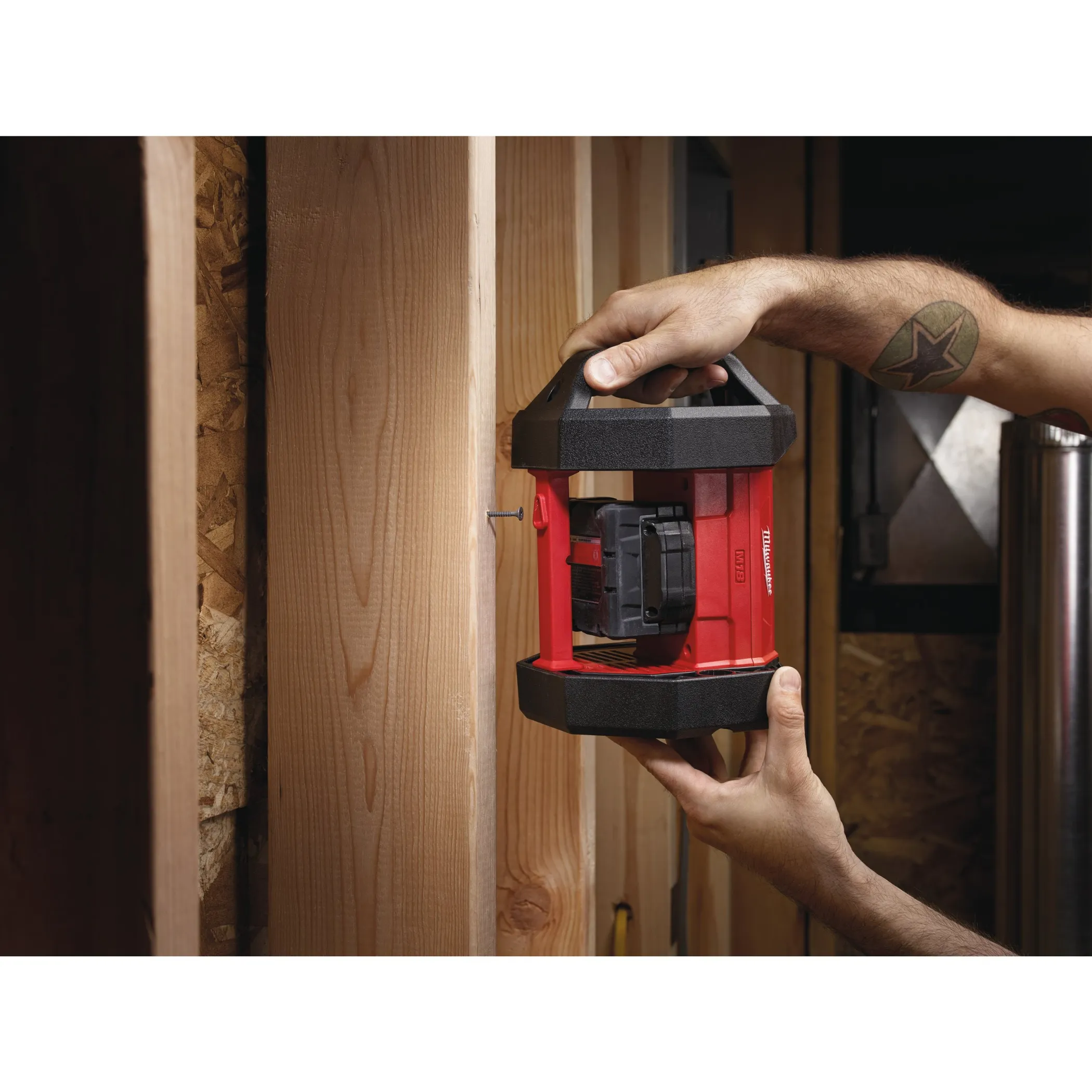Аккумуляторный светодиодный прожектор Milwaukee M18 AL-0  (Арт. 4932430392)