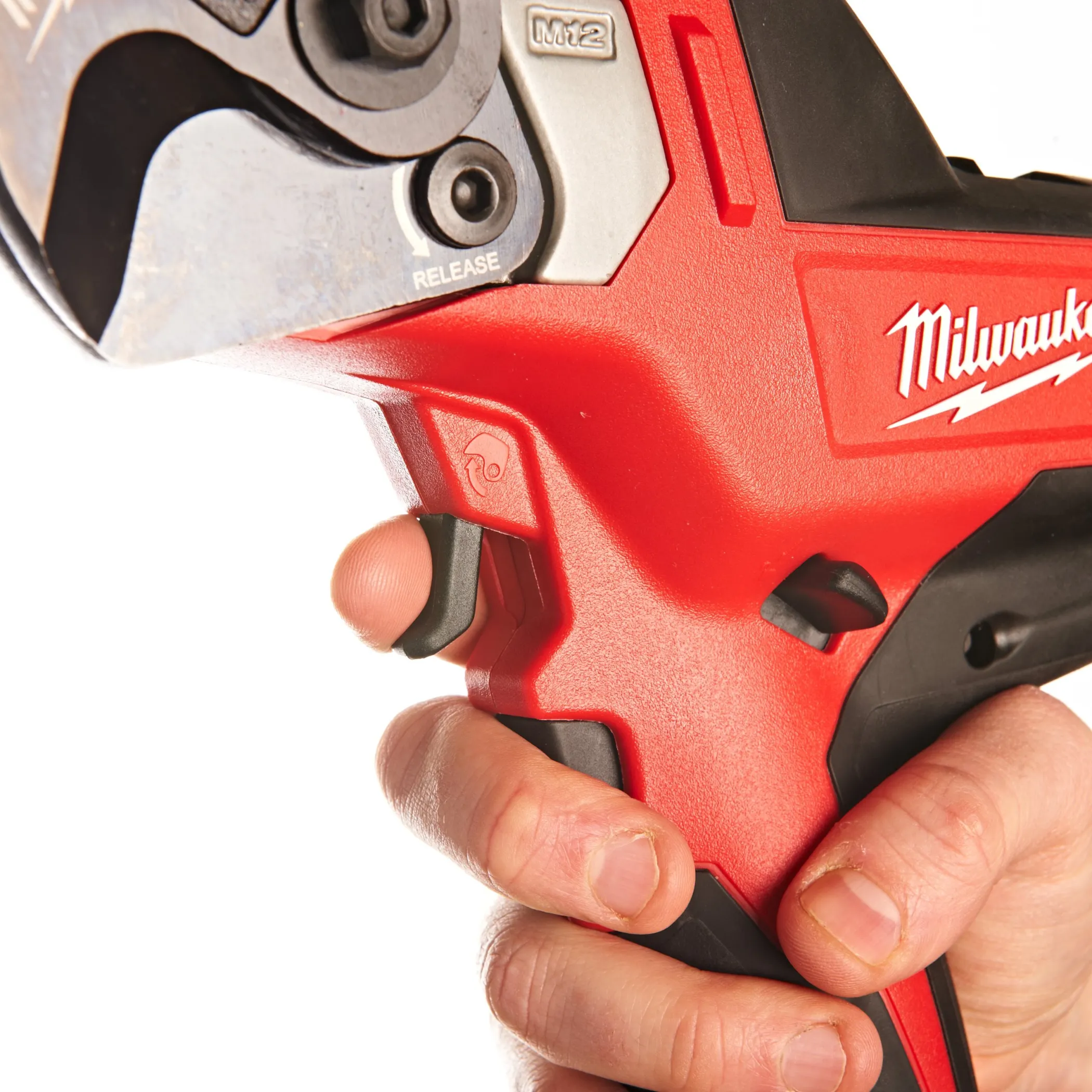 Аккумуляторный резак для кабелей Milwaukee М12 CC-0  (Арт. 4933431600)