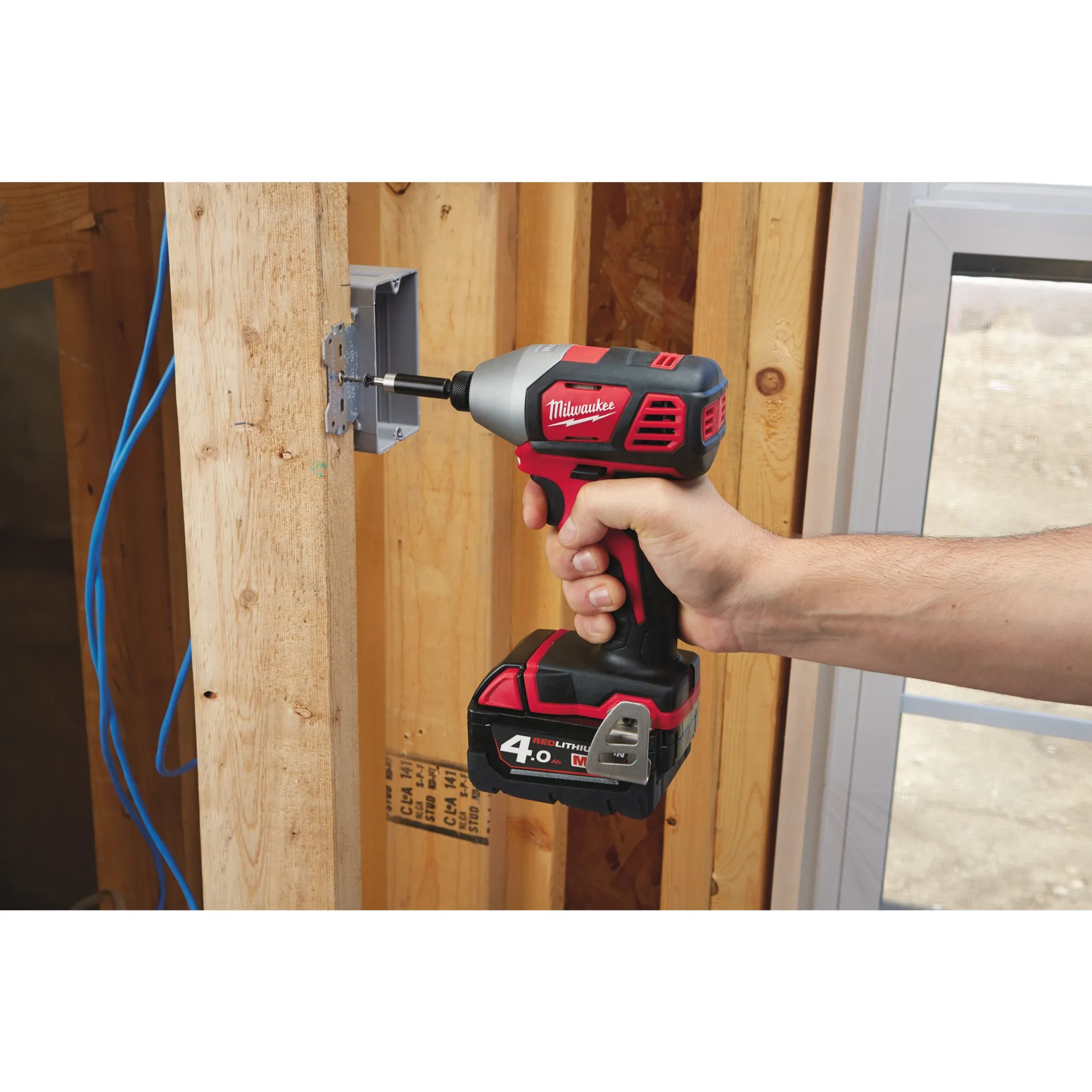 Аккумуляторный компактный импульсный винтоверт Milwaukee M18 BID-402C  (Арт. 4933443580)