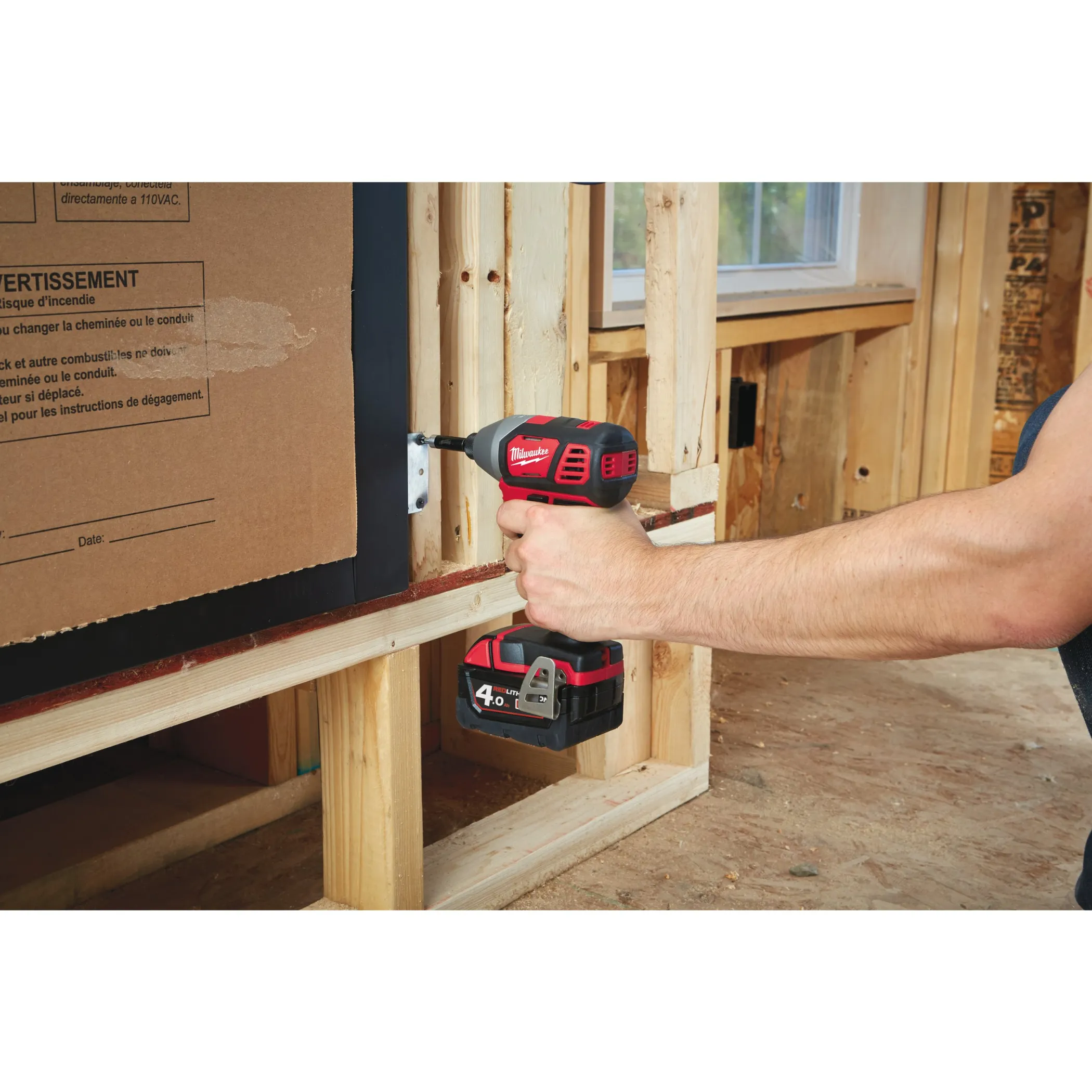 Аккумуляторный компактный импульсный винтоверт Milwaukee M18 BID-402C  (Арт. 4933443580)