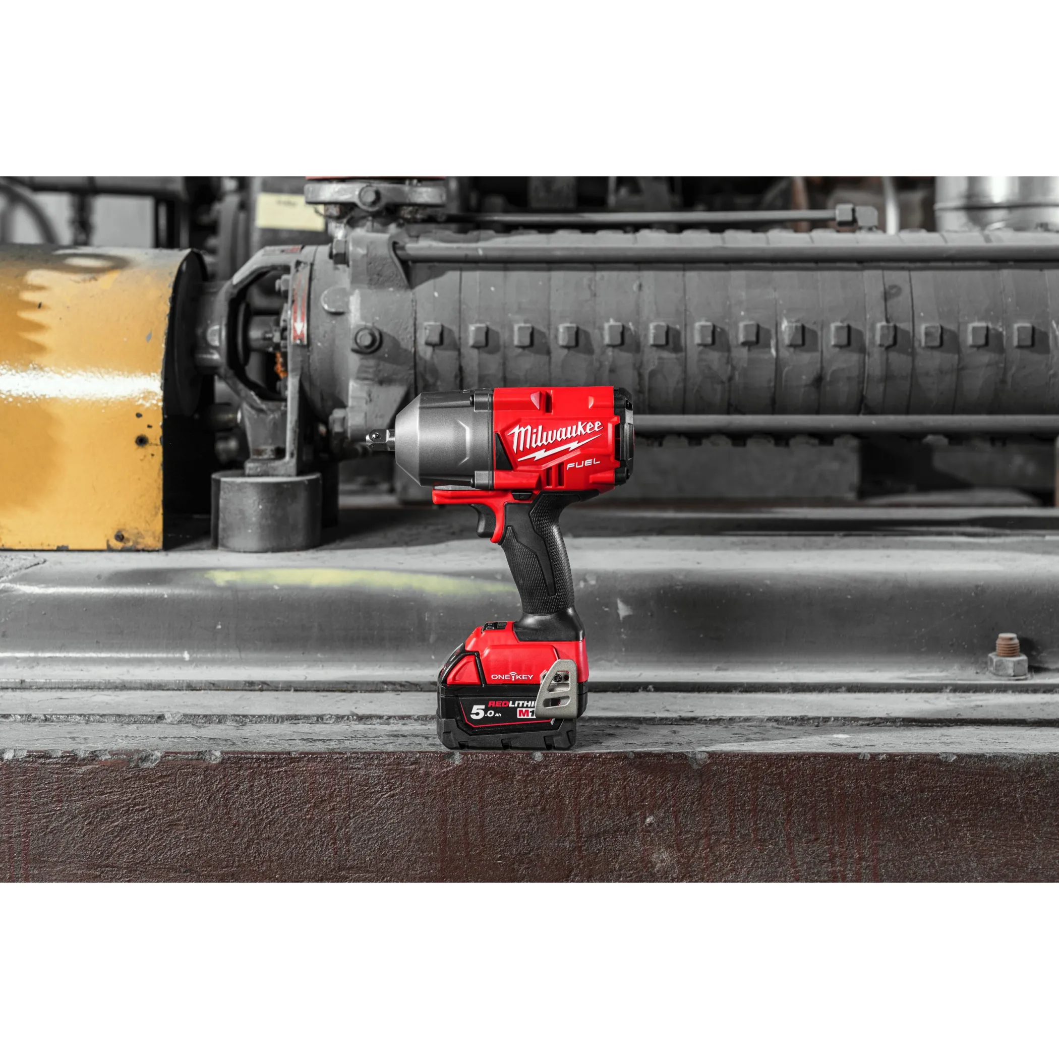 Аккумуляторный высокомоментный ударный гайковерт с фиксацией пином Milwaukee M18 ONEFHIWP12-502X FUEL ONE-KEY (1/2'')  (Арт. 4933459725)