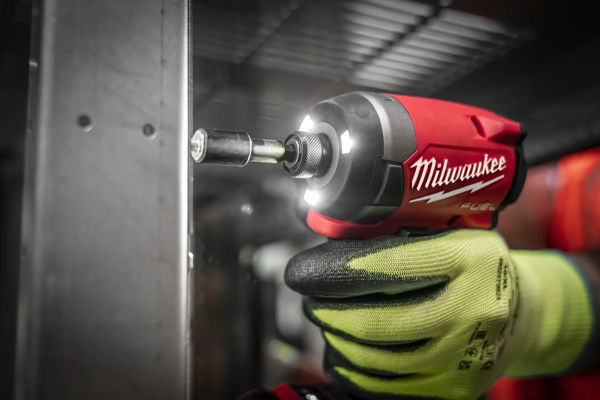 Аккумуляторный импульсный винтоверт Milwaukee M18 FID3100P-502P FUEL (Арт. 4933498244)