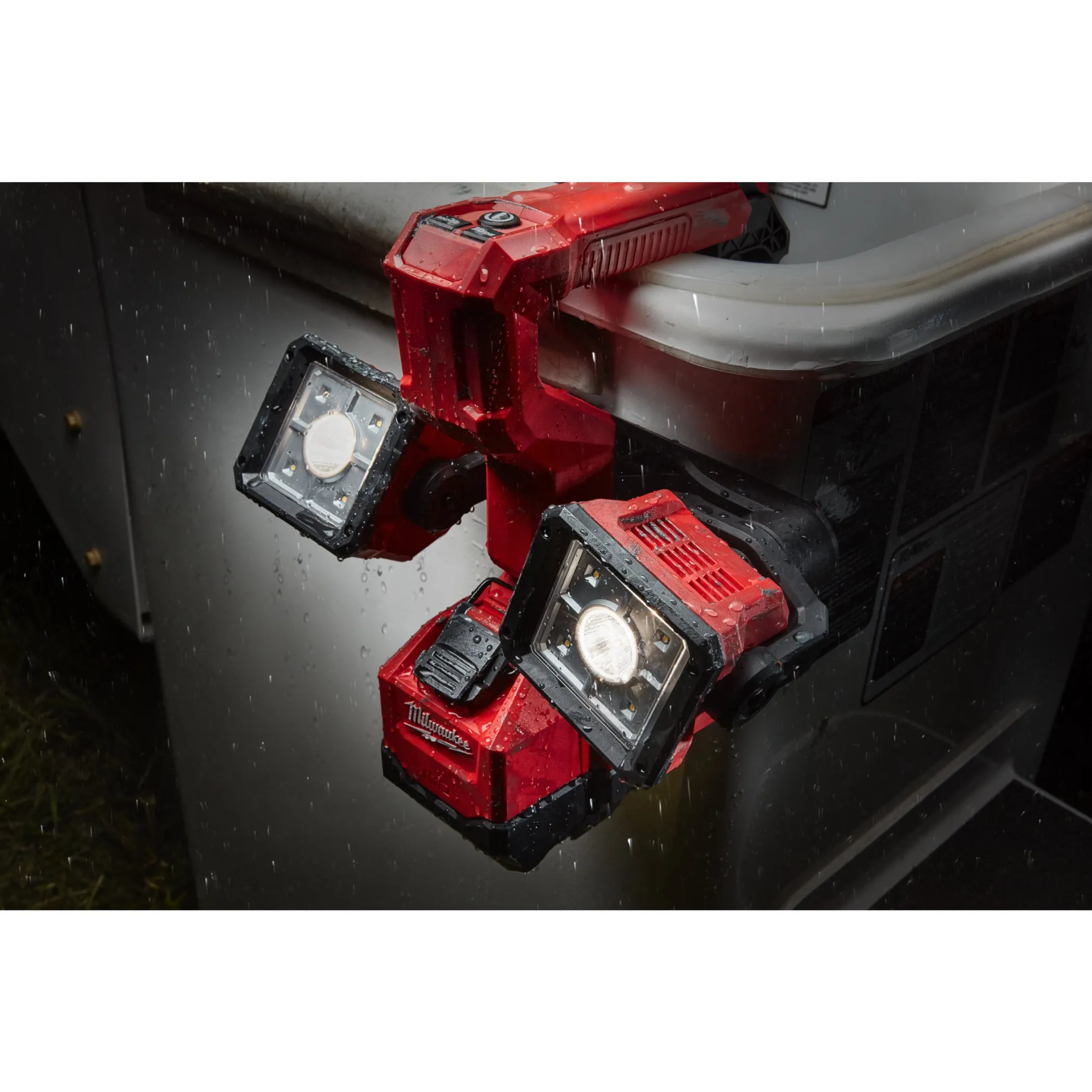 Аккумуляторный светодиодный фонарь с шарнирным световым блоком Milwaukee M18 UBL-0  (Арт. 4933459433)