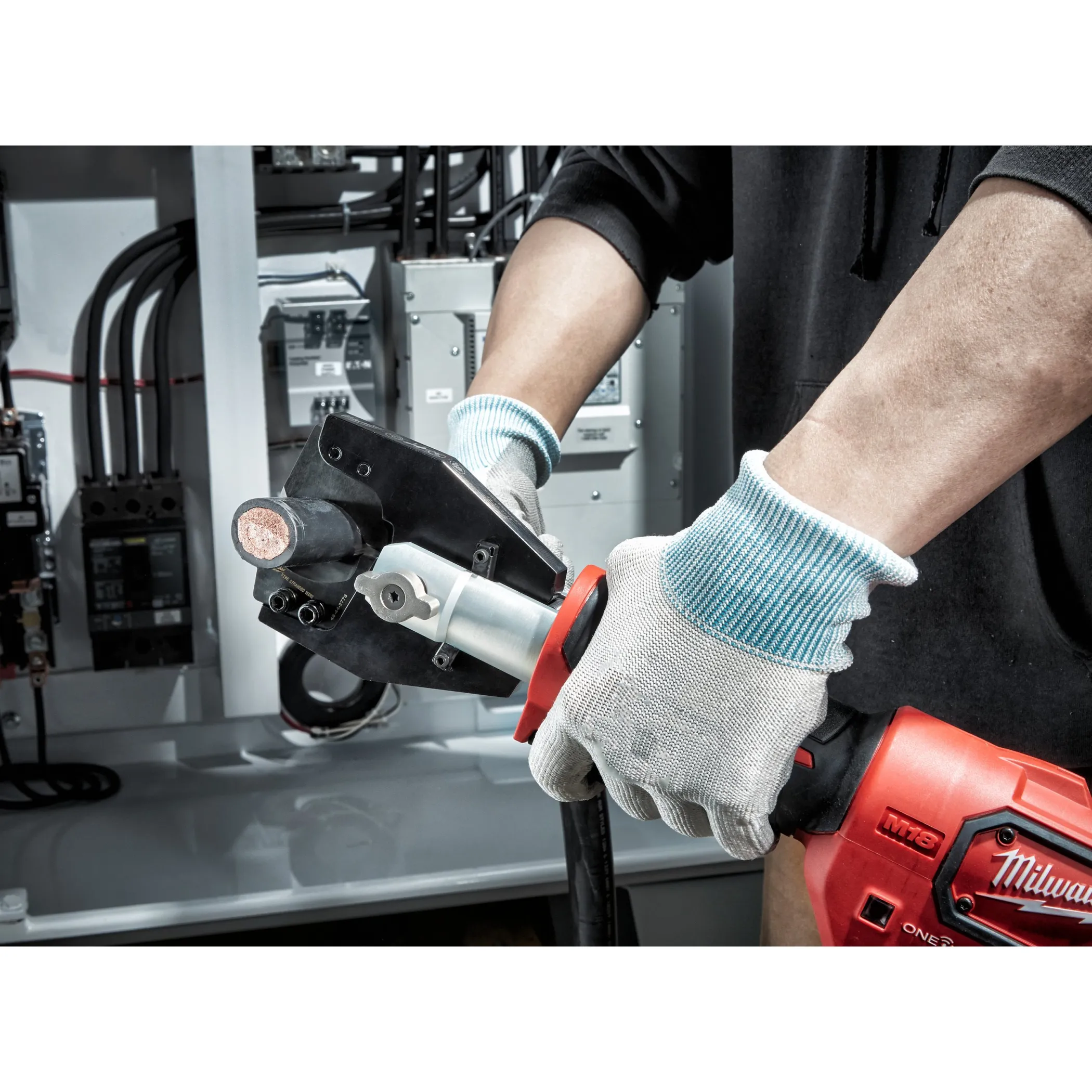 Аккумуляторный гидравлический инструмент для резки кабелей FORCE LOGIC Milwaukee M18 ONEHCC-201C FSW  (Арт. 4933464309)