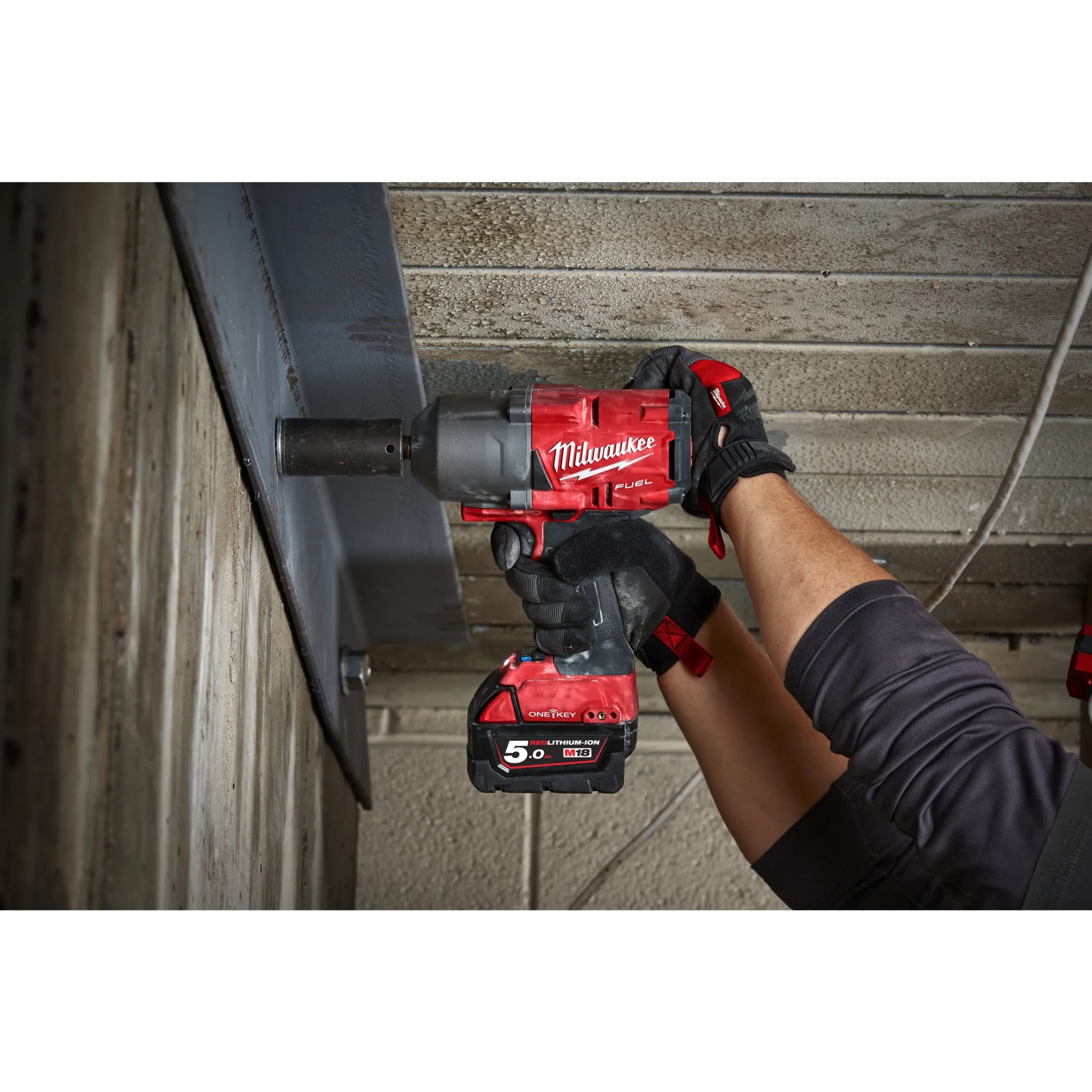 Аккумуляторный высокомоментный ударный гайковерт с фиксацией пином Milwaukee M18 ONEFHIWP12-502X FUEL ONE-KEY (1/2'')  (Арт. 4933459725)