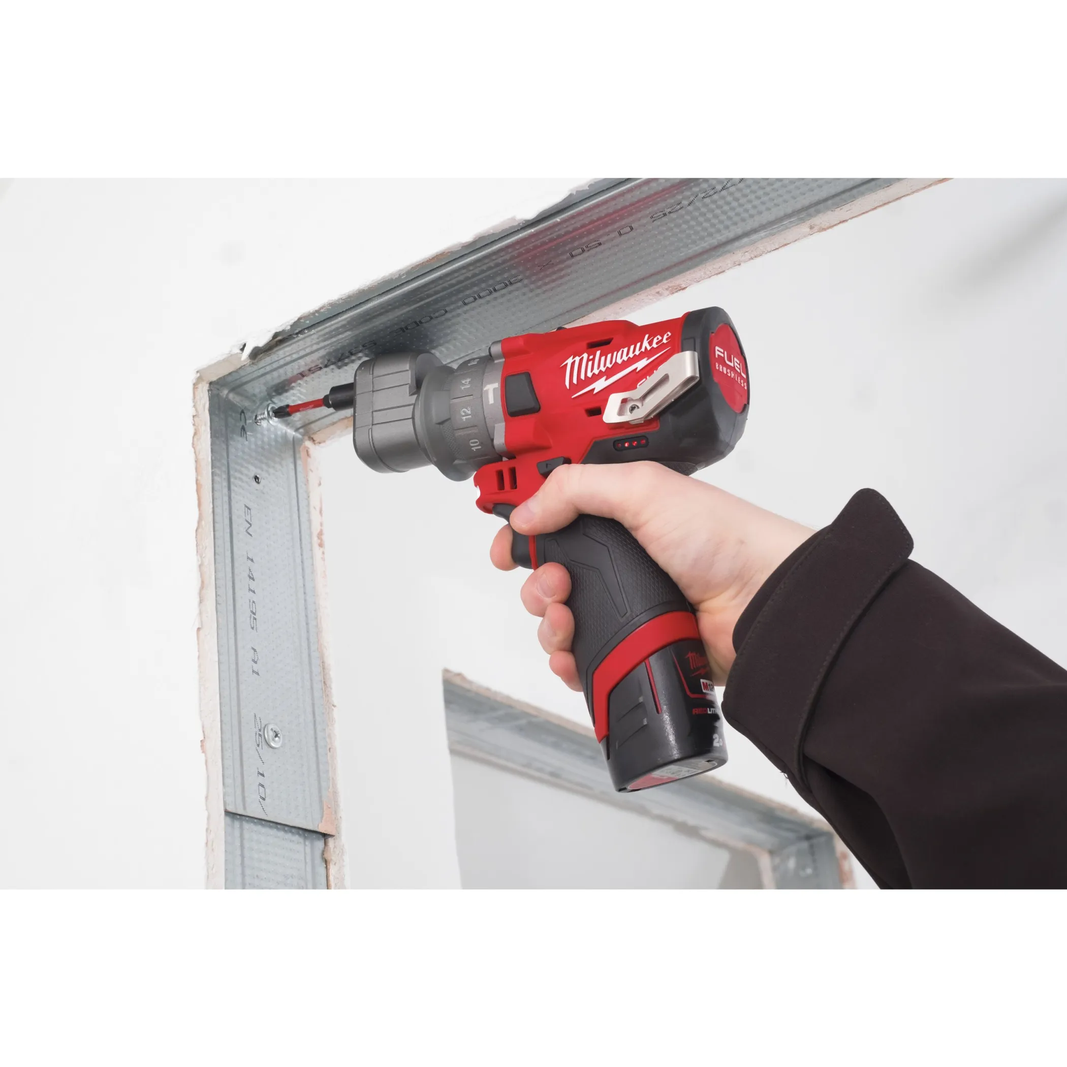 Аккумуляторная ударная дрель-шуруповерт со сменным патроном Milwaukee M12 FPDXKIT-202X FUEL  (Арт. 4933464138)