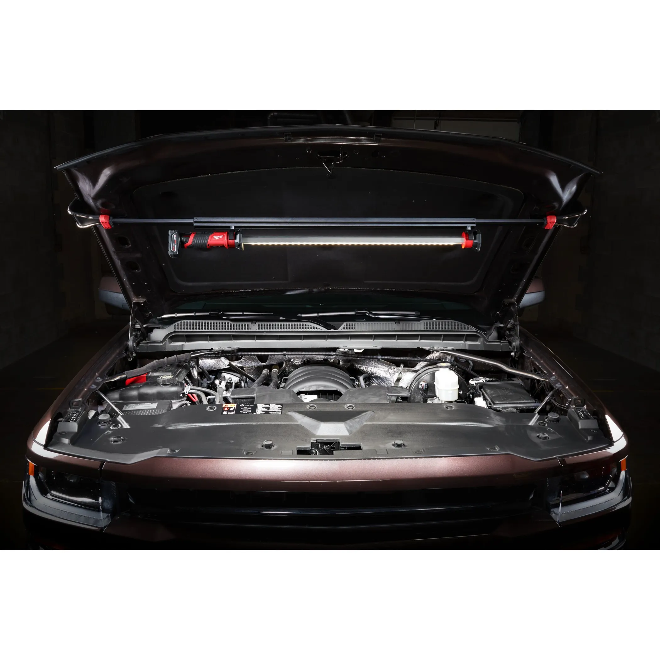 Аккумуляторный подкапотный светодиодный фонарь Milwaukee M12 UHL-0  (Арт. 4933459432)