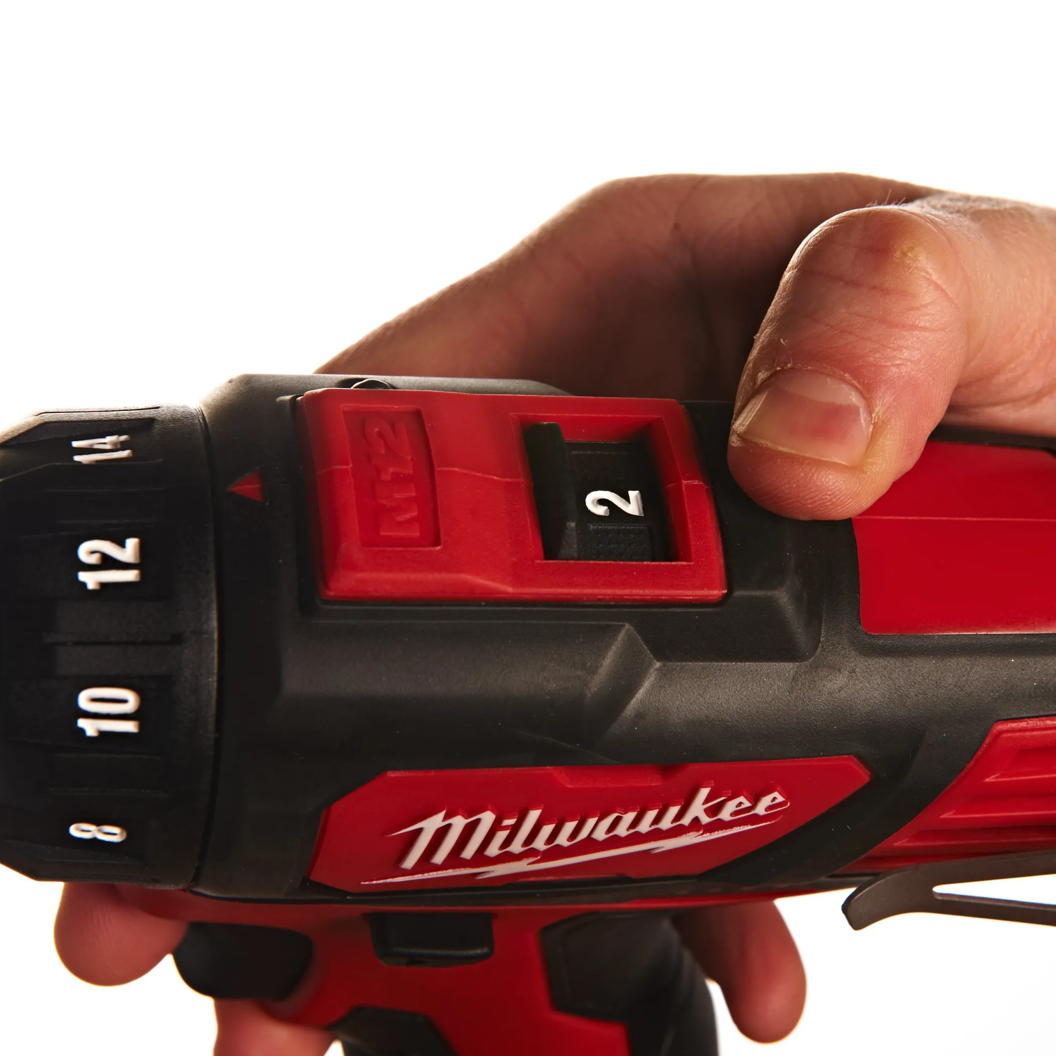 Аккумуляторная безударная дрель-шуруповерт Milwaukee M12 BDD-202С  (Арт. 4933441915)