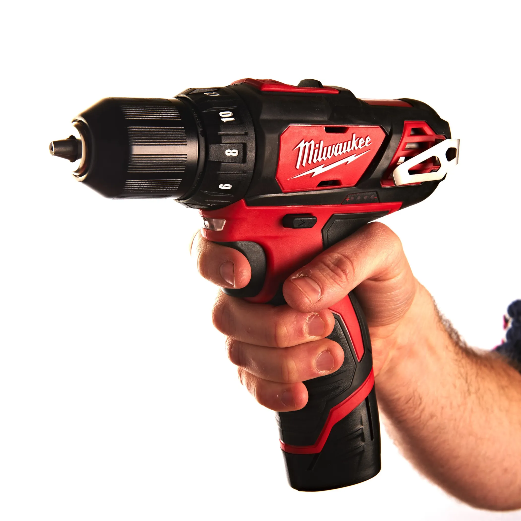 Аккумуляторная безударная дрель-шуруповерт Milwaukee M12 BDD-202С  (Арт. 4933441915)