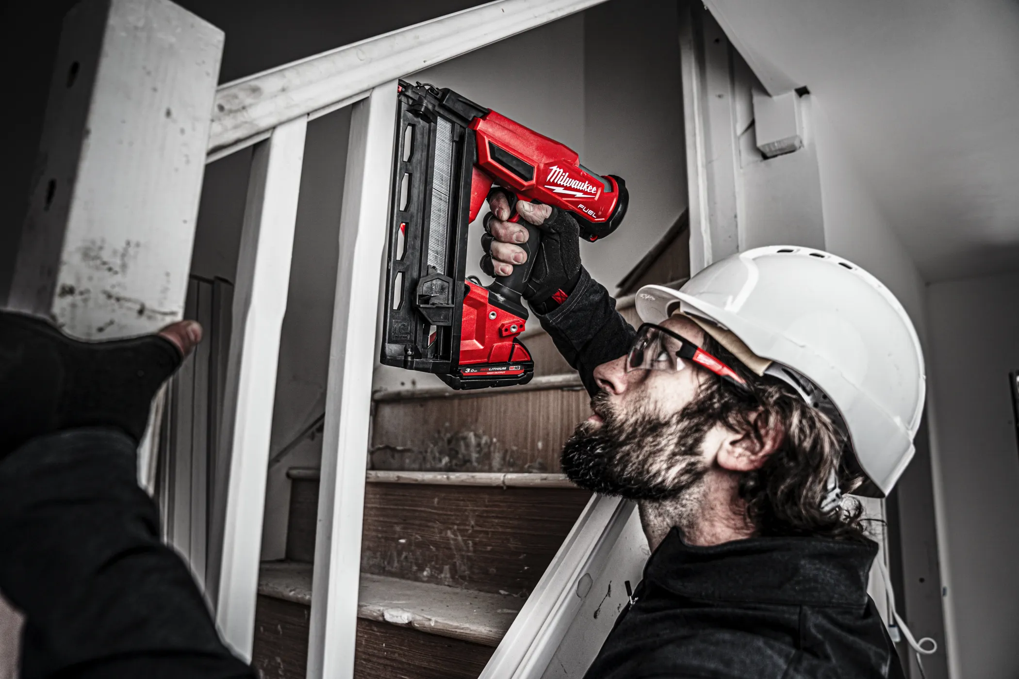 Аккумуляторный гвоздезабиватель(нейлер) с наклонным магазином Milwaukee M18 FN16GA-0 FUEL (Арт. 4933499154)
