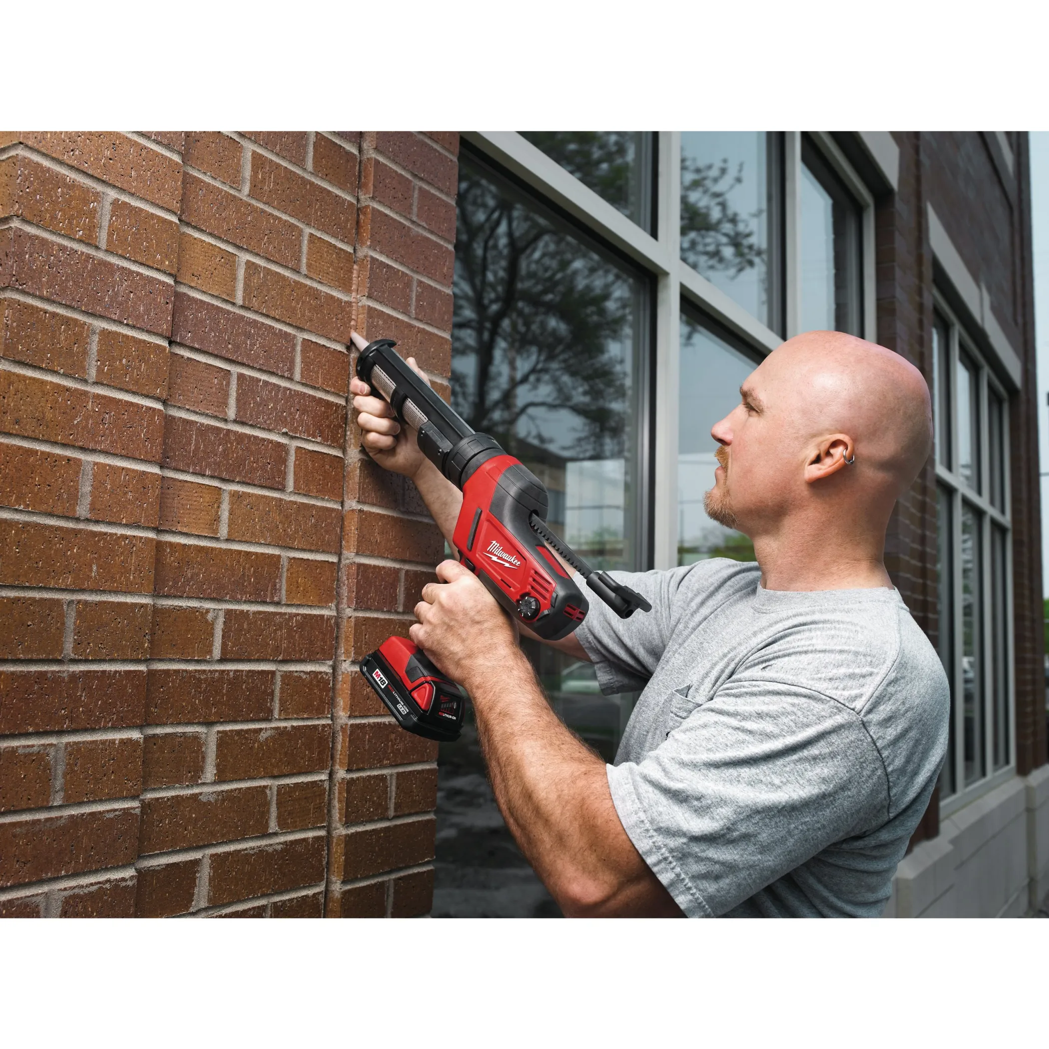 Аккумуляторный клеевой пистолет Milwaukee C18 PCG/310C-0B 310 мл  (Арт. 4933459637)