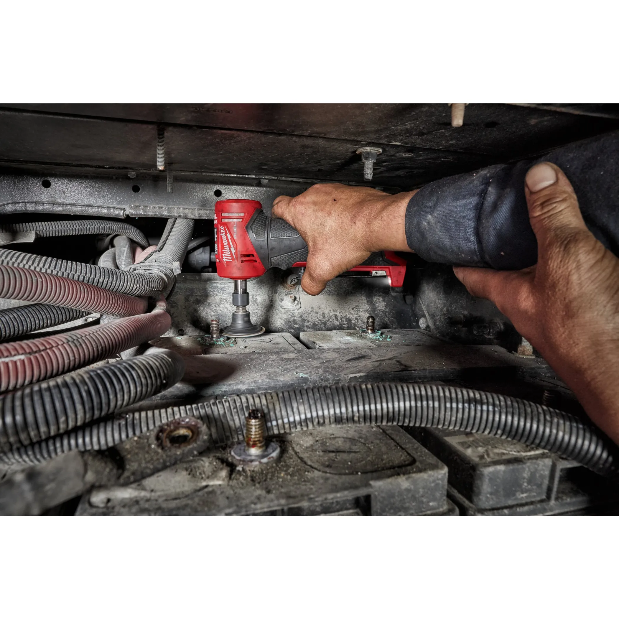 Аккумуляторная цанговая угловая шлифовальная машина Milwaukee M12 FDGA-422B FUEL  (Арт. 4933471439)