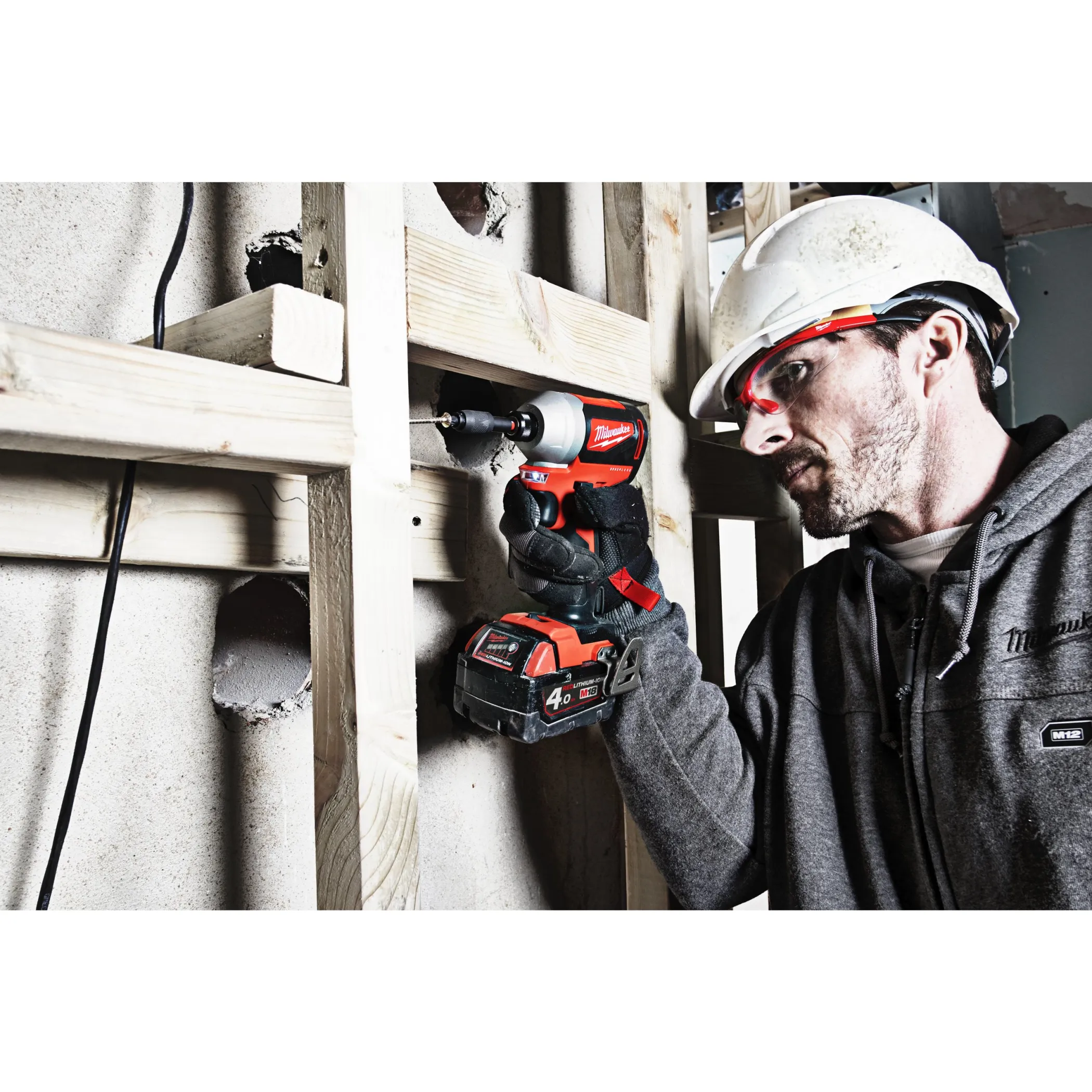 Аккумуляторный импульсный винтоверт Milwaukee M18 CBLID-402C  (Арт. 4933464534)