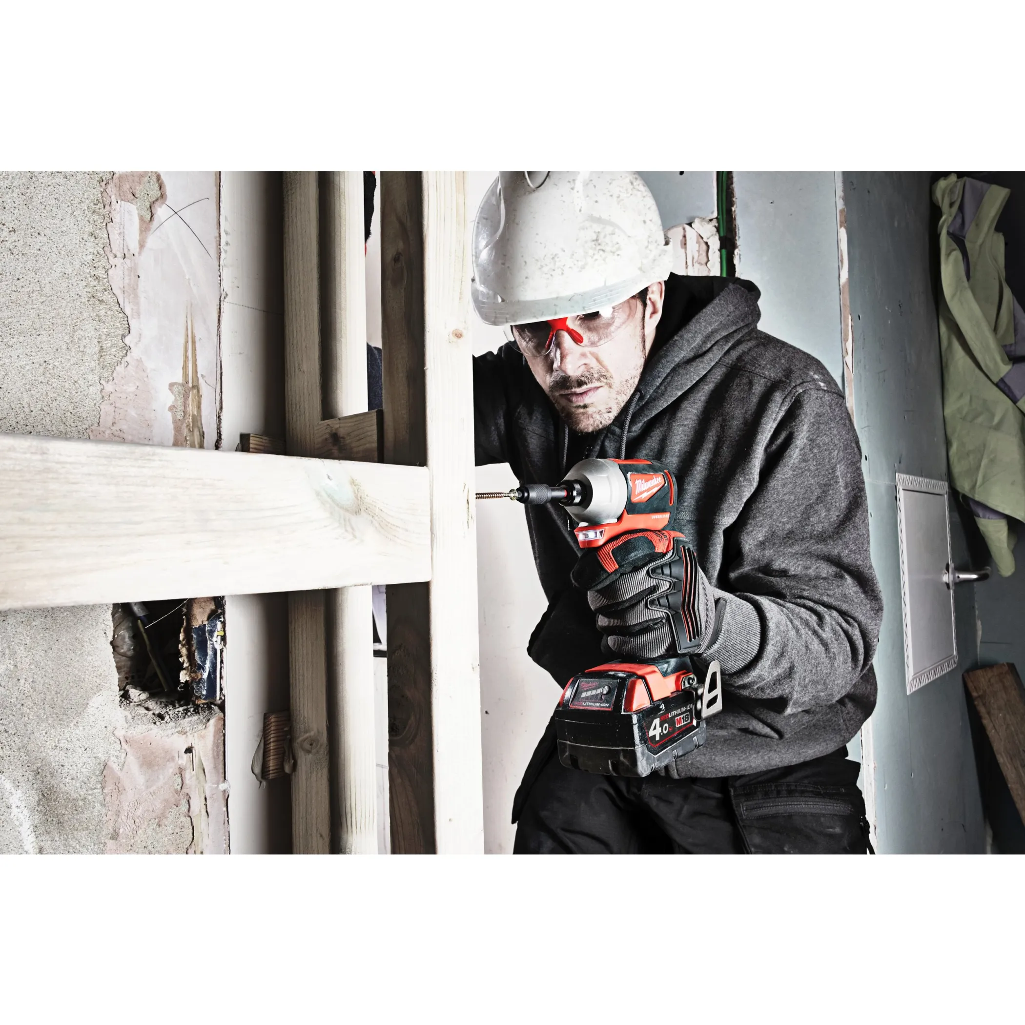 Аккумуляторный импульсный винтоверт Milwaukee M18 CBLID-402C  (Арт. 4933464534)
