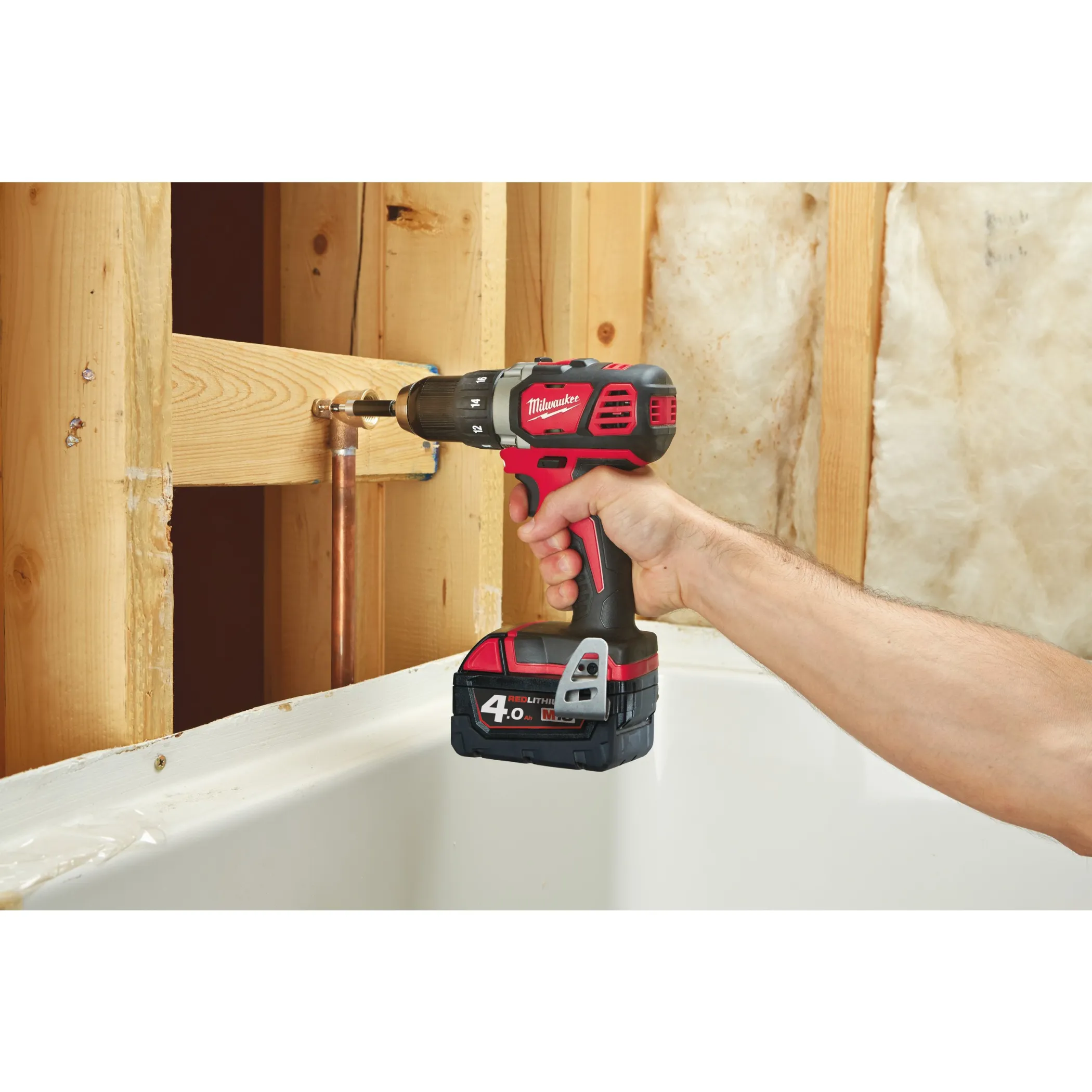Аккумуляторная безударная дрель-шуруповерт Milwaukee M18 BDD-402C  (Арт. 4933443565)