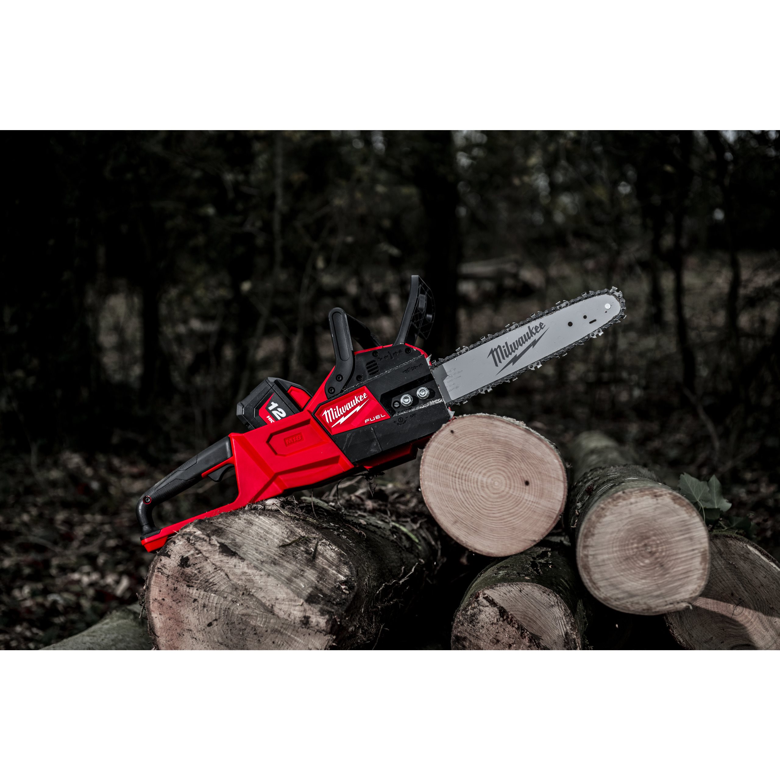 Пила 30. Аккумуляторная цепная пила Milwaukee m18 fuel FCHSC-121. Милуоки цепная пила.