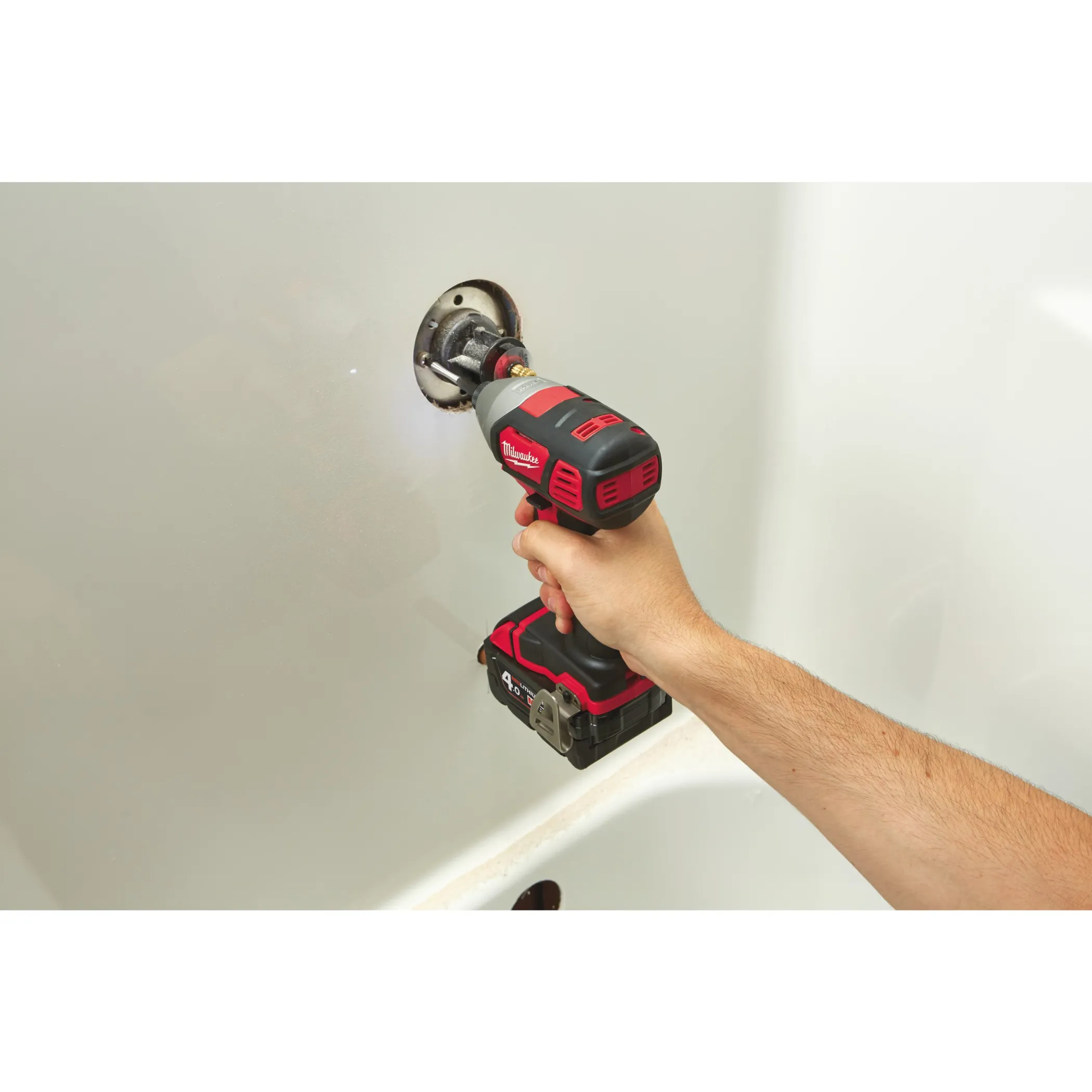 Аккумуляторный компактный импульсный винтоверт Milwaukee M18 BID-402C  (Арт. 4933443580)