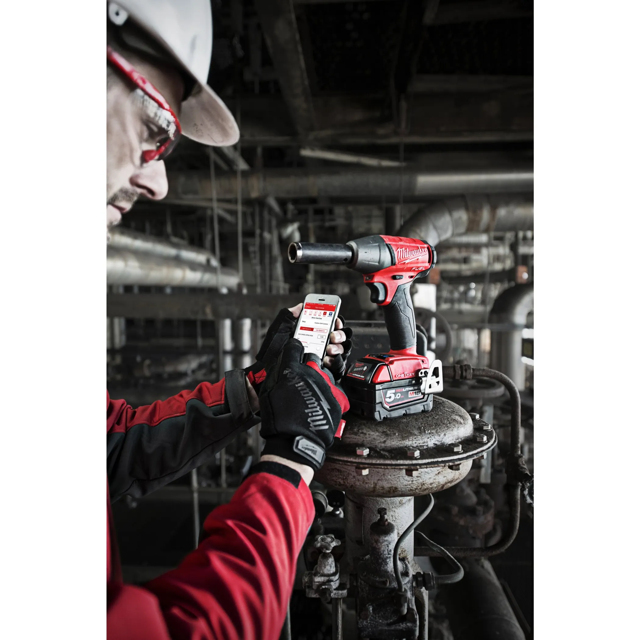 Аккумуляторный ударный гайковерт с фиксацией фрикционным кольцом Milwaukee M18 ONEIWF12-502X FUEL ONE-KEY (1/2'')  (Арт. 4933451374)