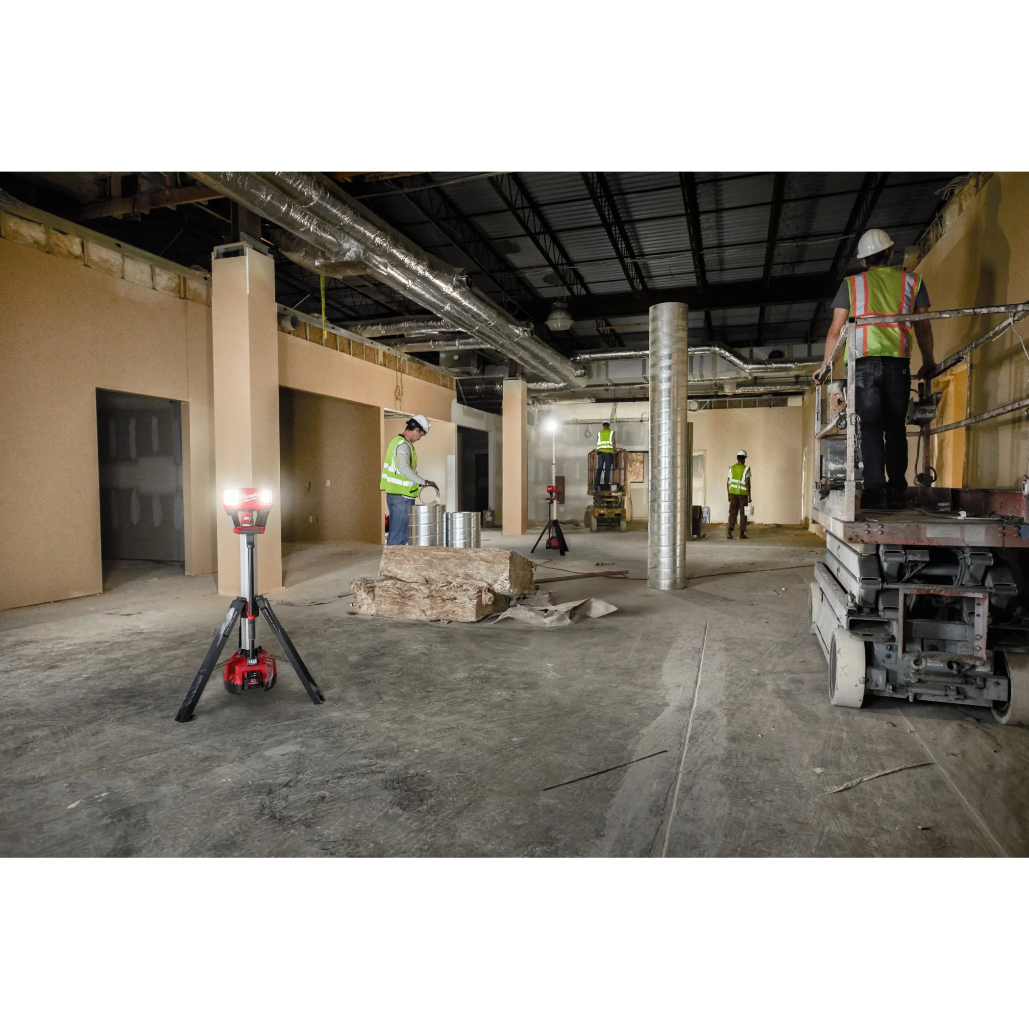 Аккумуляторная светодиодная мачта освещения с функцией зарядки Milwaukee M18 HOSALC-0 TRUEVIEW™ (Арт. 4933478116)