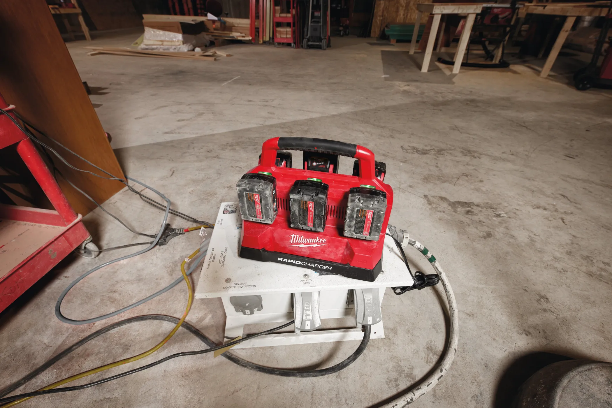 Зарядная станция Milwaukee M18 PC6 EU PACKOUT (Арт. 4932480162)