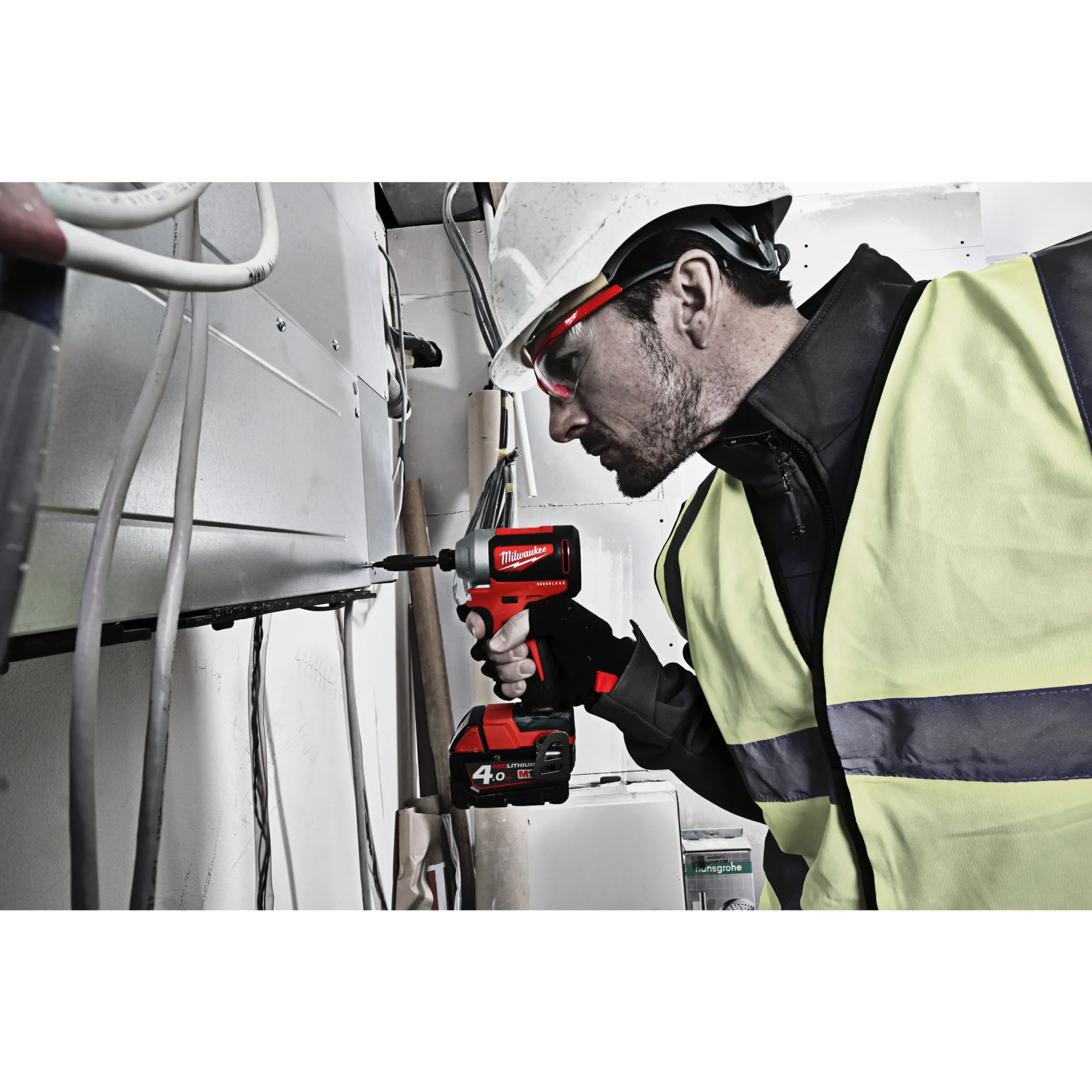 Аккумуляторный импульсный винтоверт Milwaukee M18 CBLID-402C  (Арт. 4933464534)