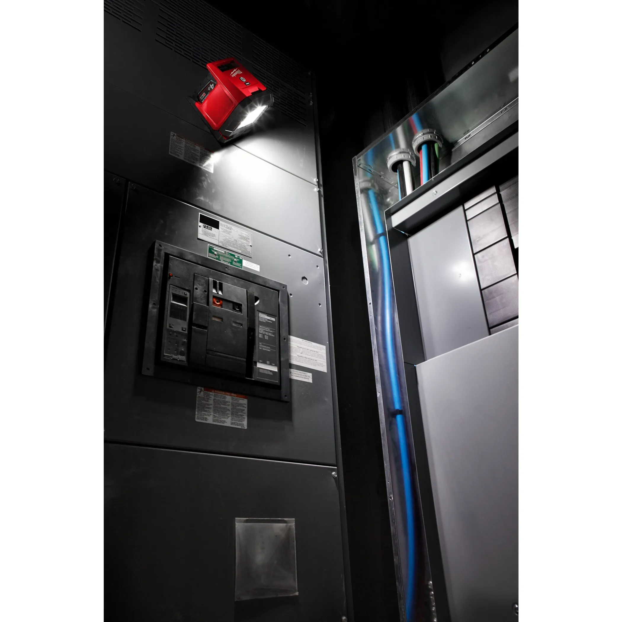 Аккумуляторный светодиодный фонарь с шарнирным световым блоком Milwaukee M18 PAL-0  (Арт. 4933464105)