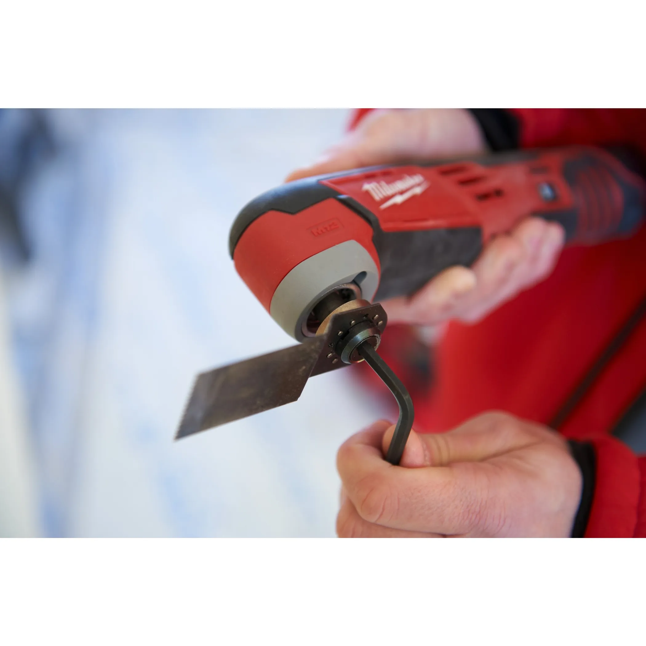 Аккумуляторный многофункциональный инструмент Milwaukee C12 MT-0  (Арт. 4933427180)