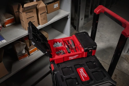 Аккумуляторный светодиодный фонарь с функцией зарядного устройства Milwaukee M12 POAL-0 PACKOUT (Арт. 4933480473)