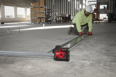 Аккумуляторный мультилинейный лазерный нивелир (3 линии x 360) с зеленым лучом Milwaukee M12 A3PLO-0C (Арт. 4933499001)