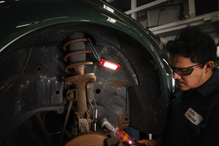 Аккумуляторный светодиодный фонарь с шарнирным световым блоком, заряжаемый через USB Milwaukee IR FFL (Арт. 4933493528)