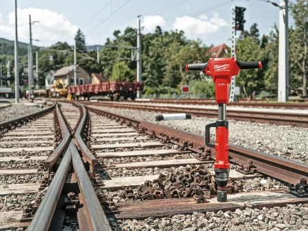 Аккумуляторный железнодорожный ударный гайковерт с фиксацией фрикционным кольцом Milwaukee M18 FHIWF1R-122C [FORGE™] FUEL (1'') (замена для 4933493141) (Арт. 4933499201)