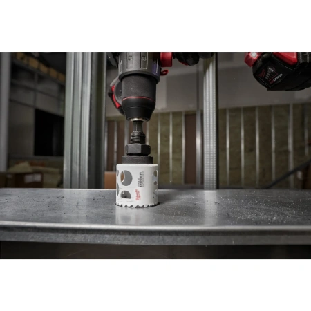 Коронка биметаллическая с твердосплавными зубьями Milwaukee HOLE DOZER CARBIDE 51 мм  (Арт. 49560720)