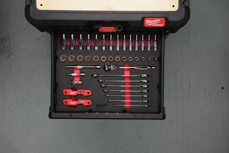 Набор метрических головок с воротком, рожковыми и шестигранными ключами Milwaukee 3/8'' (41 предмет) в ложементе для PACKOUT™ (Арт. 4932493640)