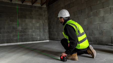 Аккумуляторный линейный лазерный нивелир (2 линии) с зеленым лучом Milwaukee CLL-C (Арт. 4933478753)