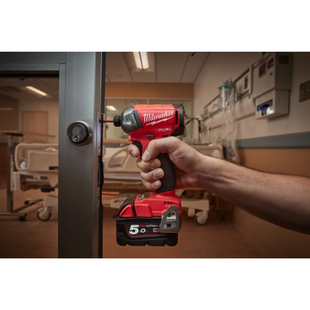 Аккумуляторный гидравлический импульсный винтоверт Milwaukee M18 FQID-502X FUEL SURGE™  (Арт. 4933451790)