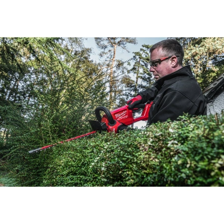 Аккумуляторный кусторез Milwaukee M18 FHT45-802 FUEL (Арт. 4933480113)