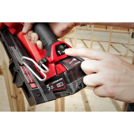 Аккумуляторный гвоздезабиватель(нейлер) с наклонным магазином Milwaukee M18 FFN-502C FUEL  (Арт. 4933471404)