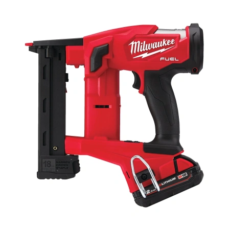 Аккумуляторный зауженный степлер Milwaukee M18 FNCS18GS-202X FUEL  (Арт. 4933471940)