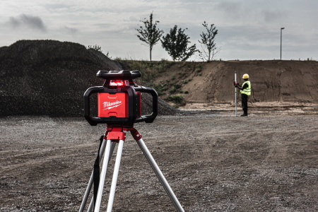 Аккумуляторный ротационный лазерный нивелир с красным лучом Milwaukee M18 RLOH600-201C (Арт. 4933493191)