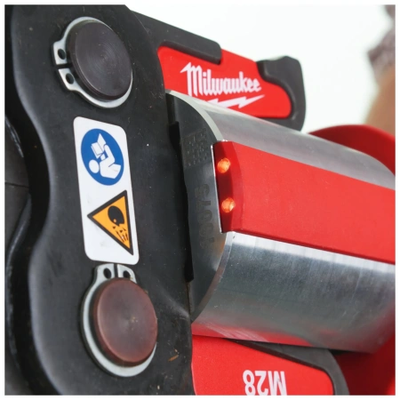 Аккумуляторный компактный бесщеточный инструмент для обжима труб Milwaukee M18 BLHPT-202C M-SET FORCE LOGIC  (Арт. 4933451133)