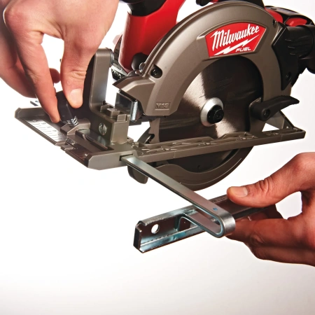 Аккумуляторная циркулярная пила по дереву Milwaukee M18 CCS55-0X FUEL  (Арт. 4933451429)