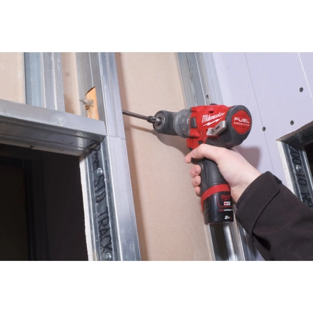 Аккумуляторная ударная дрель-шуруповерт со сменным патроном Milwaukee M12 FPDXKIT-202X FUEL  (Арт. 4933464138)