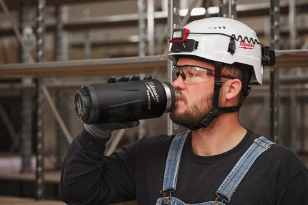 Термос черный Milwaukee PACKOUT CHUG LID 1065 мл (Арт. 4932493468)