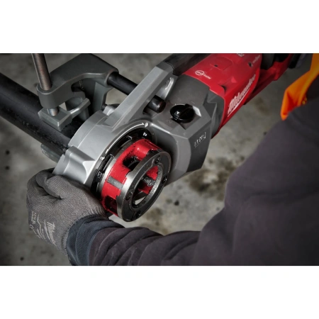 Аккумуляторный резьбонарезной инструмент для труб Milwaukee M18 FPT2-121C FUEL  (Арт. 4933478597)