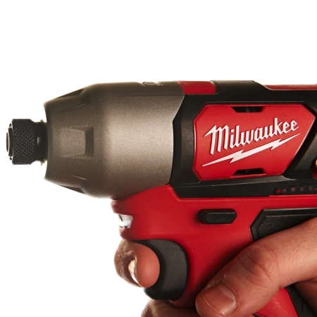 Аккумуляторный субкомпактный импульсный винтоверт Milwaukee M12 BID-202С  (Арт. 4933441960)