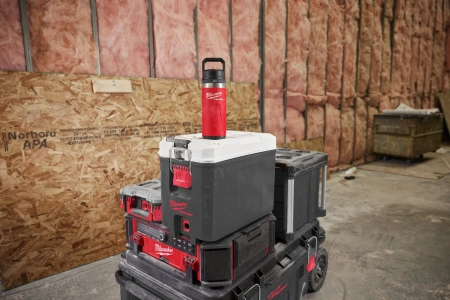 Термос красный Milwaukee PACKOUT CHUG LID 710 мл (Арт. 4932493465)