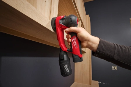 Аккумуляторная эксцентриковая шлифовальная машина Milwaukee M12 FSDR75-202B FUEL (Арт. 4933498233)